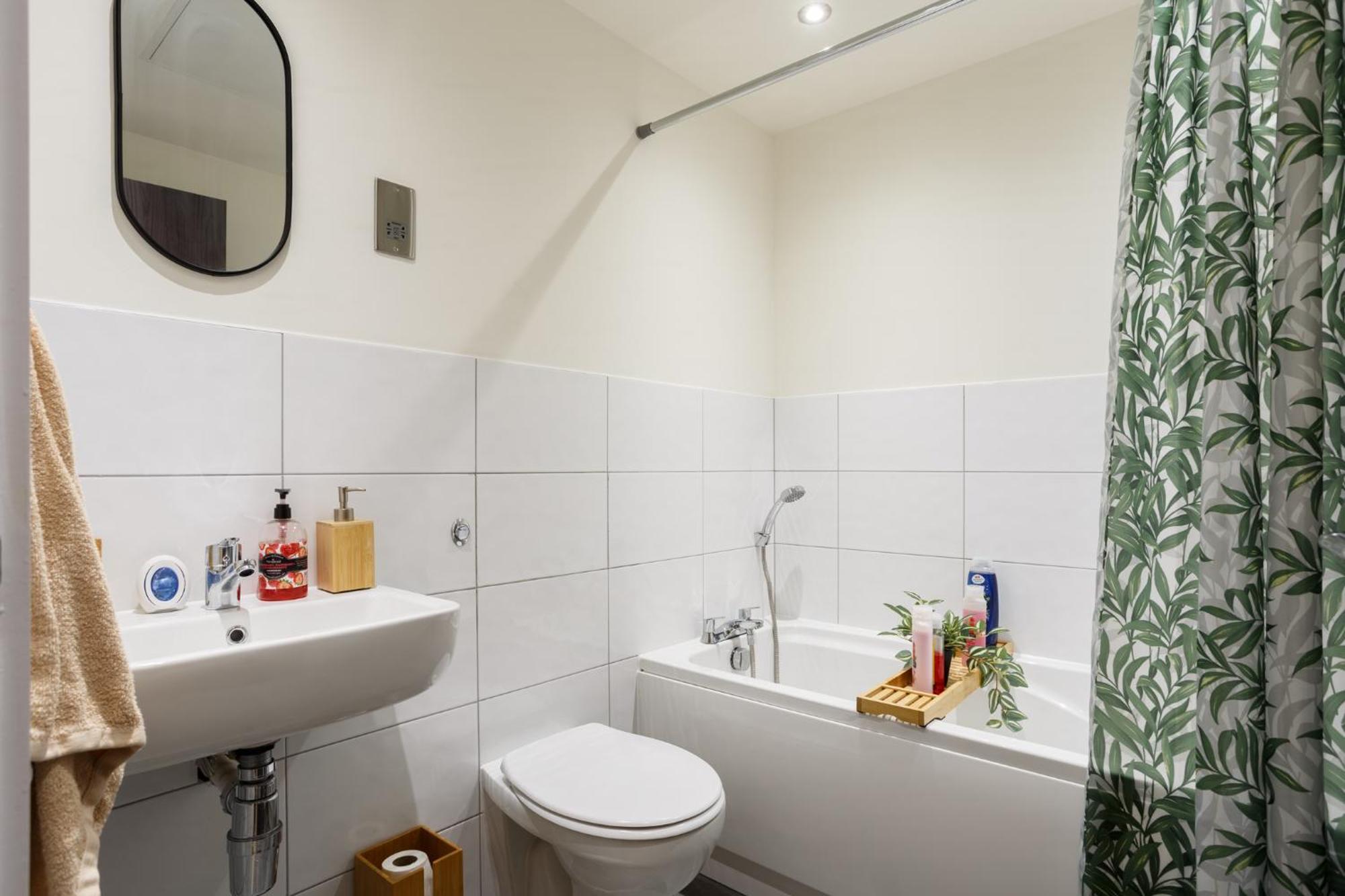 Modern And Cozy Two-Bed Apartment In Bradford Bradford  Bagian luar foto