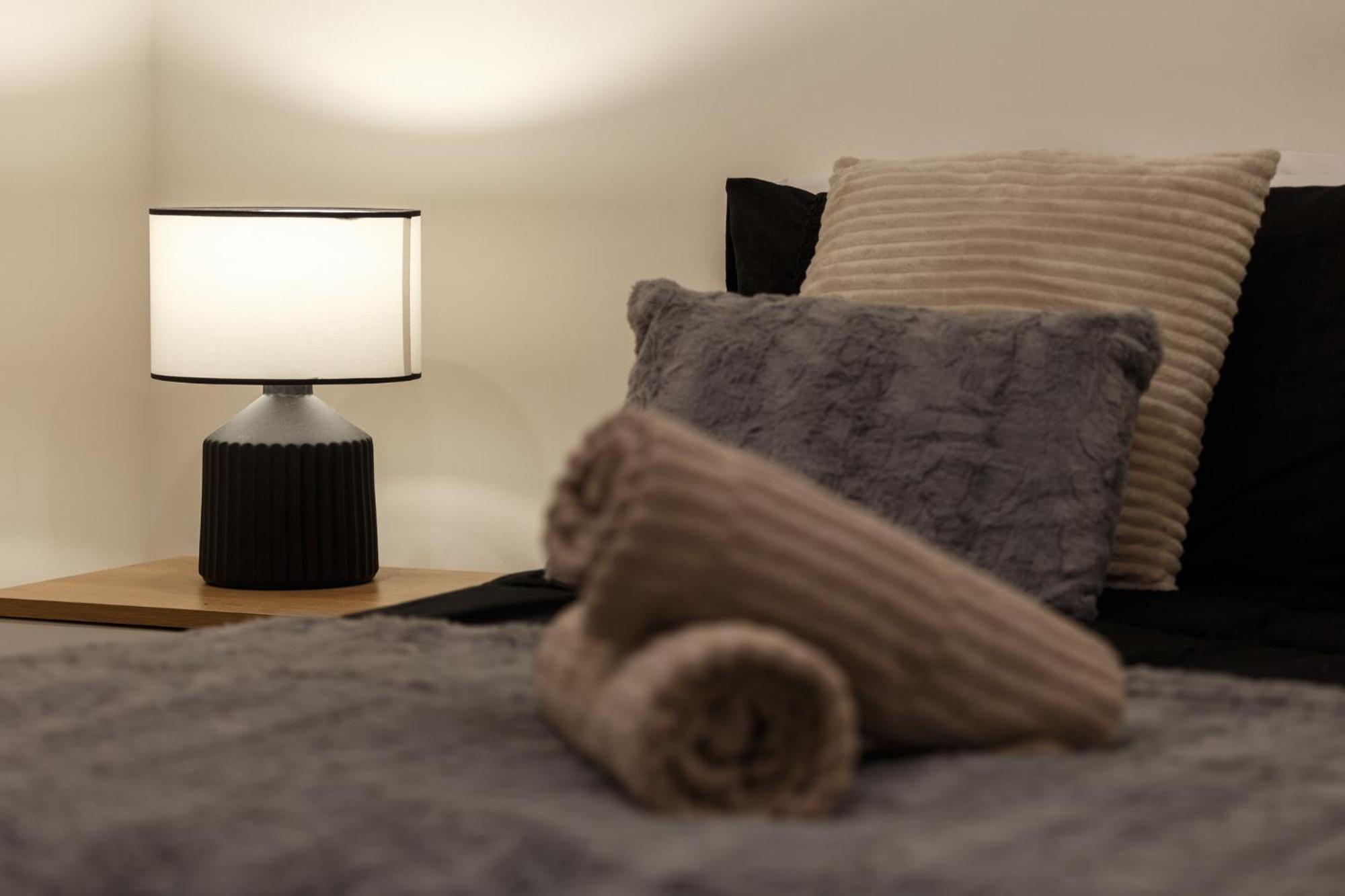 Modern And Cozy Two-Bed Apartment In Bradford Bradford  Bagian luar foto