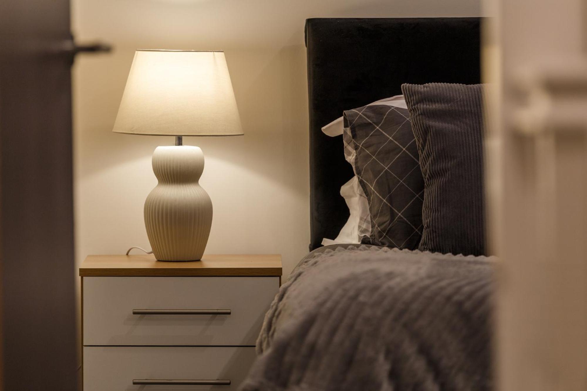 Modern And Cozy Two-Bed Apartment In Bradford Bradford  Bagian luar foto